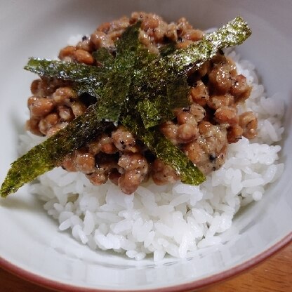 なるほど！ 納豆にゆかりをトッピングするのと、ゆかりご飯に納豆を乗せるのとどちらも美味しいですね(*^^*) 両方、定番になりそうです！ ご馳走さまでした♪